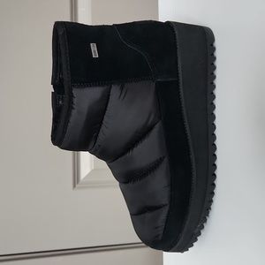 UGG Ridge Mini Black Sz 8